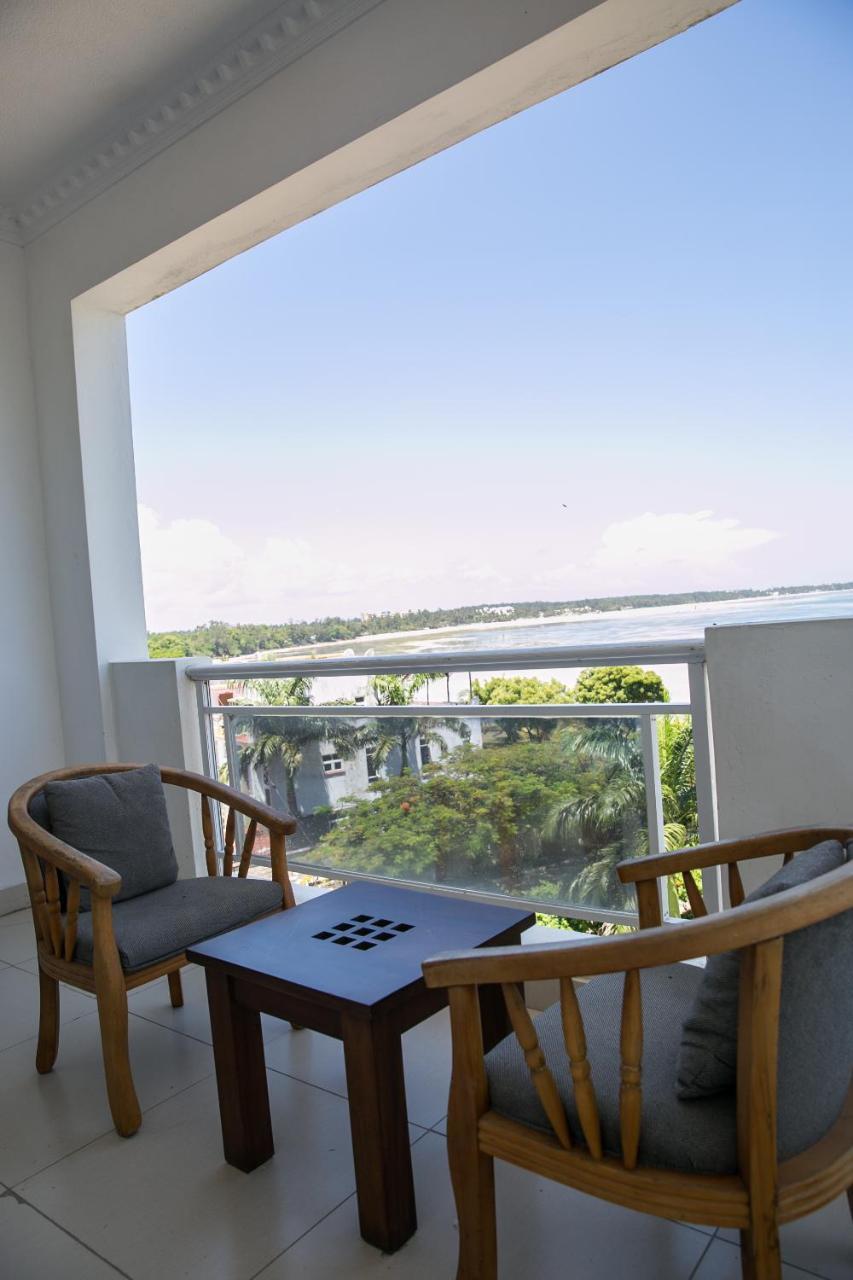 Almasi Oceanfront Nyali Apartment มอมบาซา ภายนอก รูปภาพ